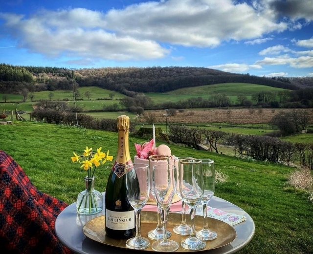 Glamping holidays in Ceredigion, West Wales - Cae Manal Glamping